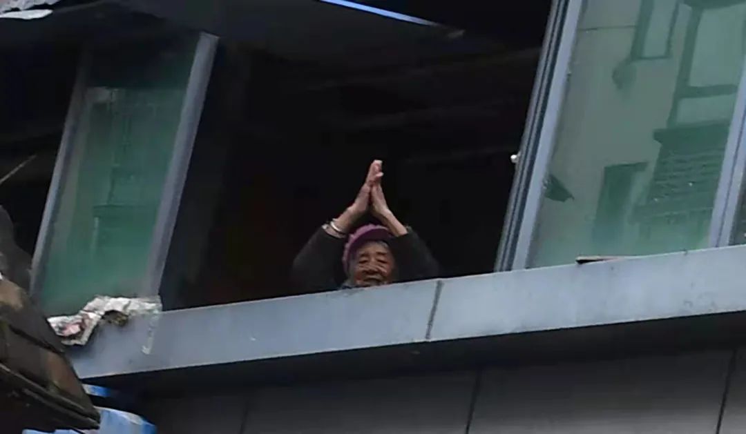 天寒人暖!一个举动,让福州独居老人好暖心…… 天寒人暖!一个举动,让福州独居老人好暖心……