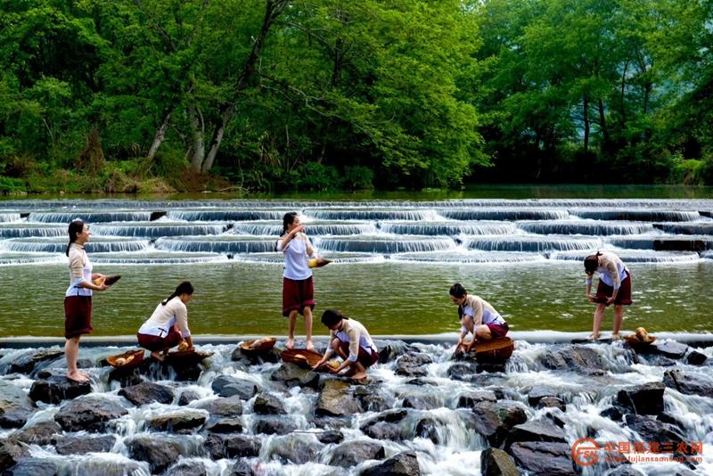 1 湖头村小松溪青龙坝生态景观一角。 湖头村党委 供图.jpg